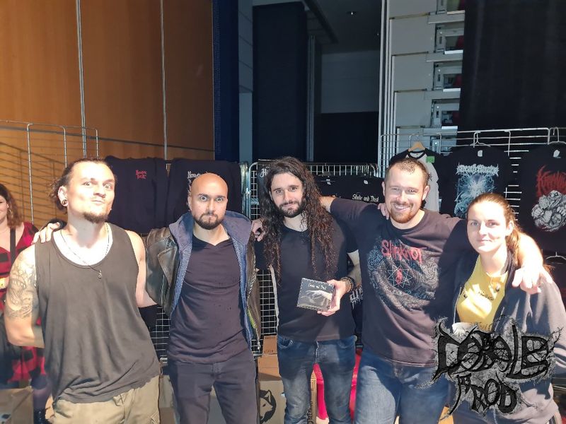 SHADES AND DUST 2.jpg (93 KB)