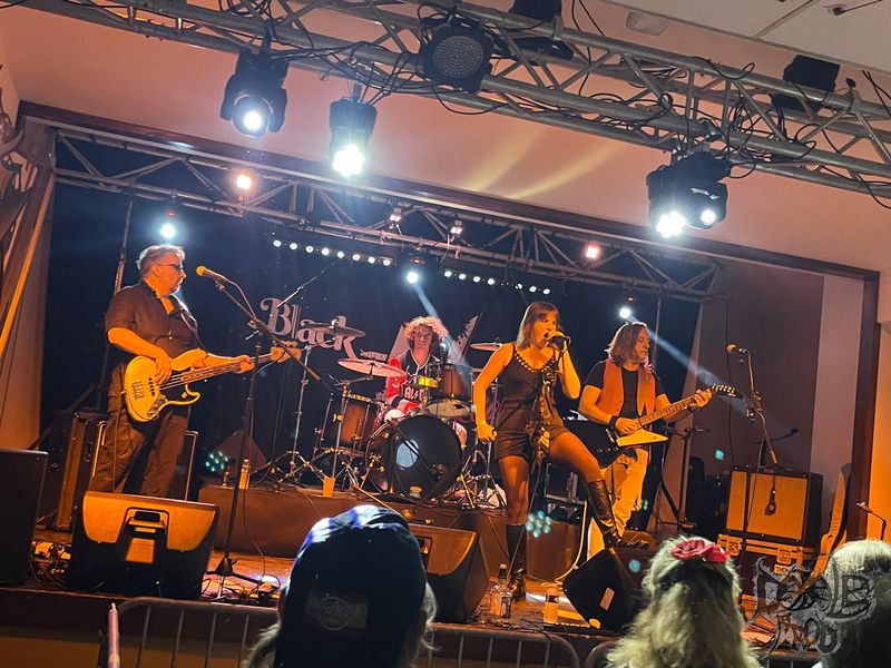 BLACK N RED (1).jpg (157 KB)