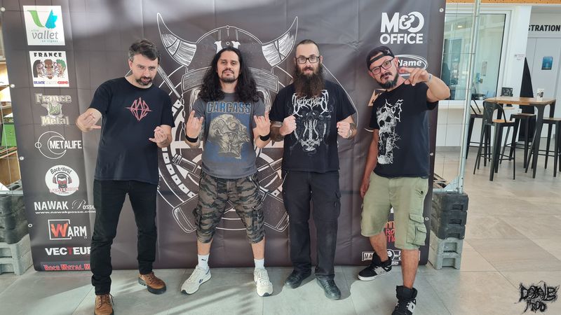 Atrocia band.jpg (113 KB)