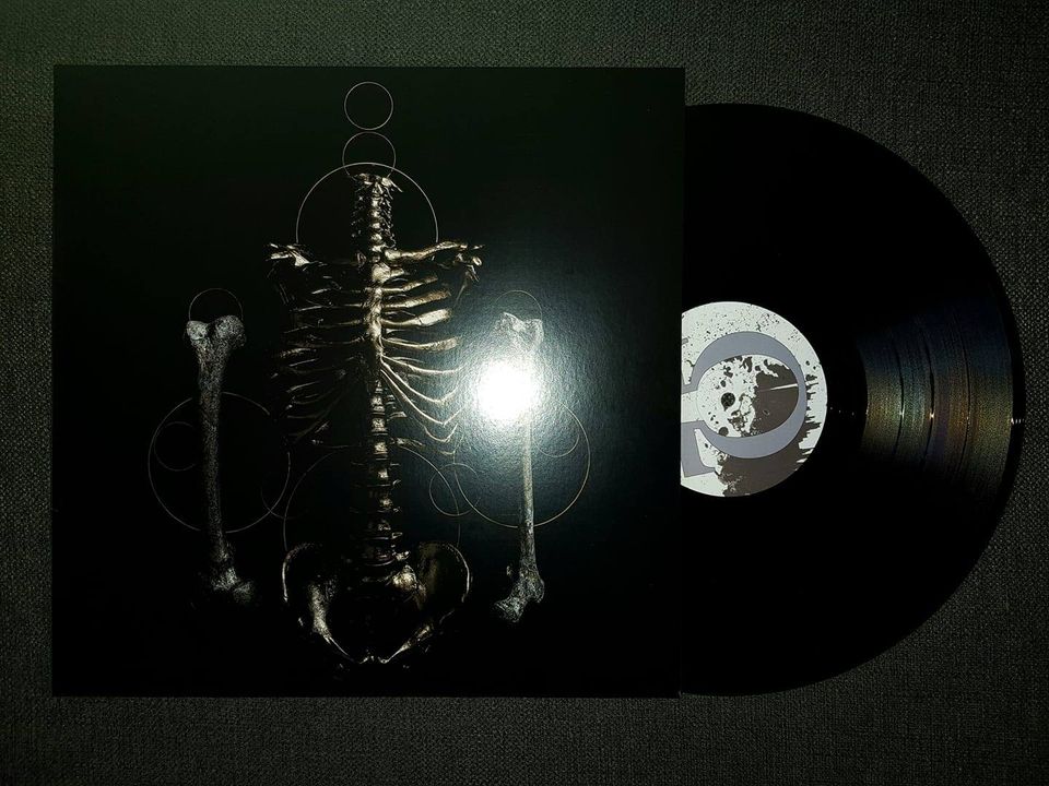 SLAVE ONE VINYLE 1.jpg (99 KB)